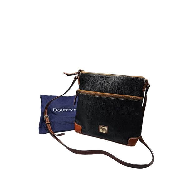 Dooney & Bourke‎ Pebble Grain Letter Carrier Black Red Lining with Dustbag - Picture 1 of 16